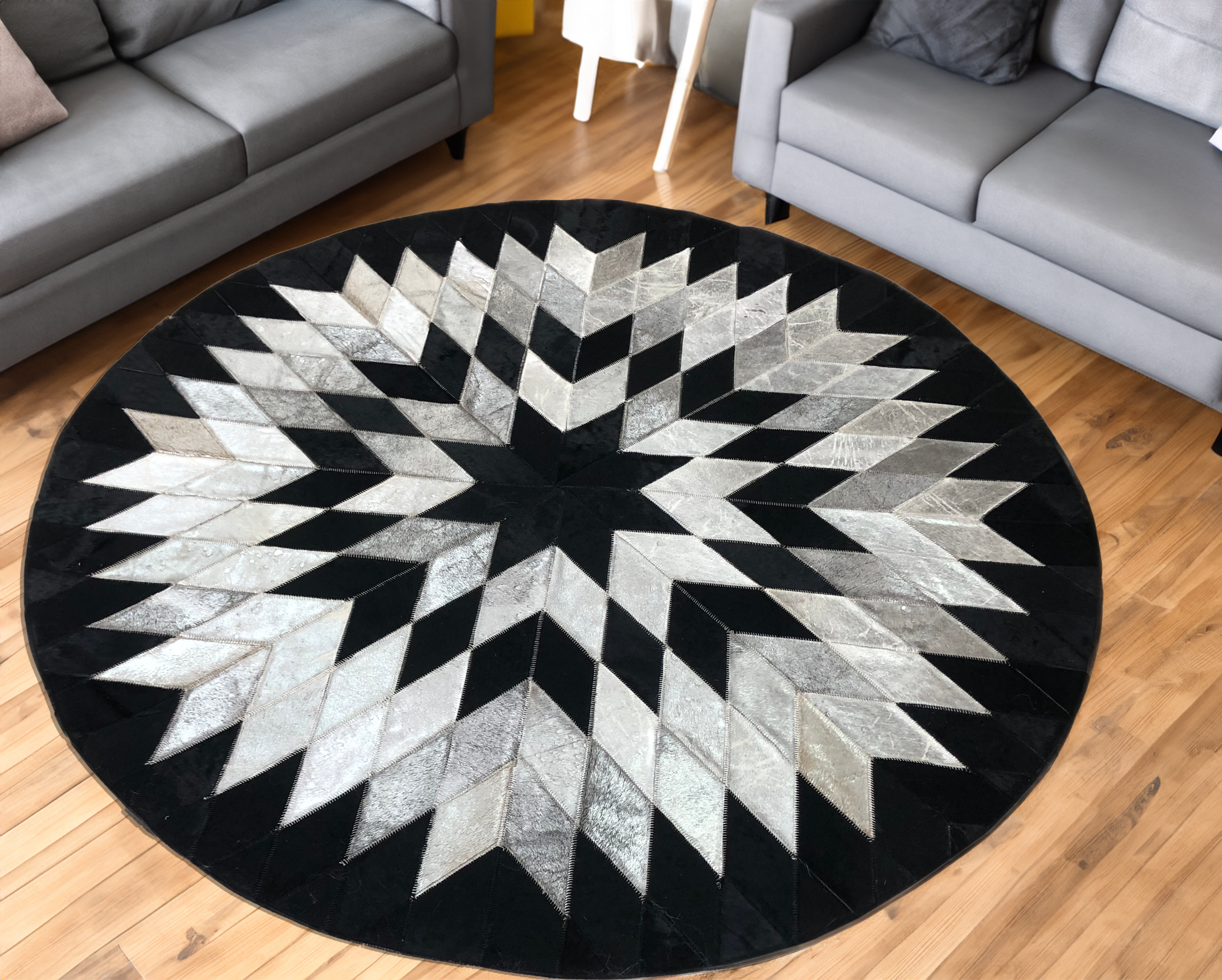 Black-White Round Cowhide Geometric Rug