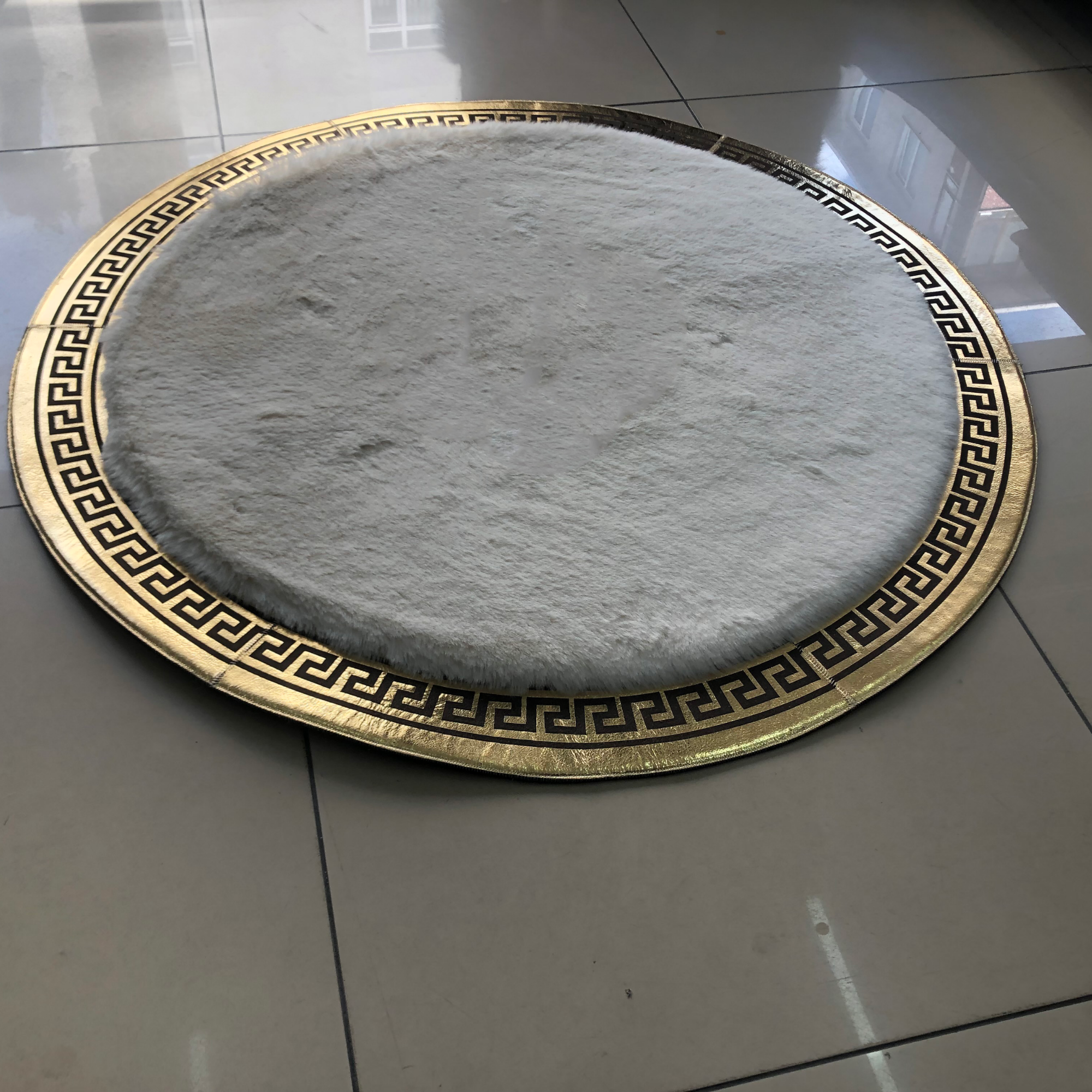 Round Plush White Gold Rug