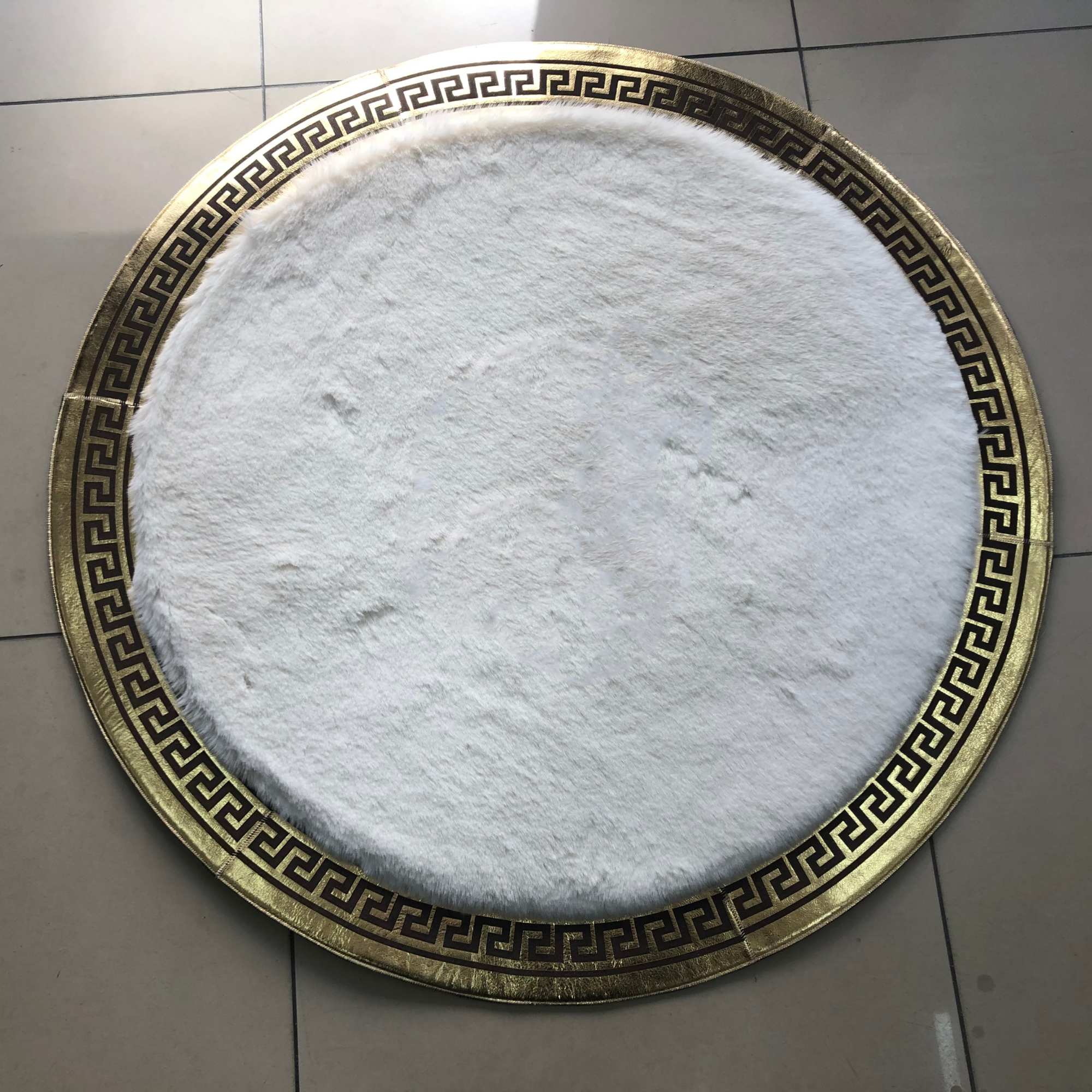 Round Plush White Gold Rug